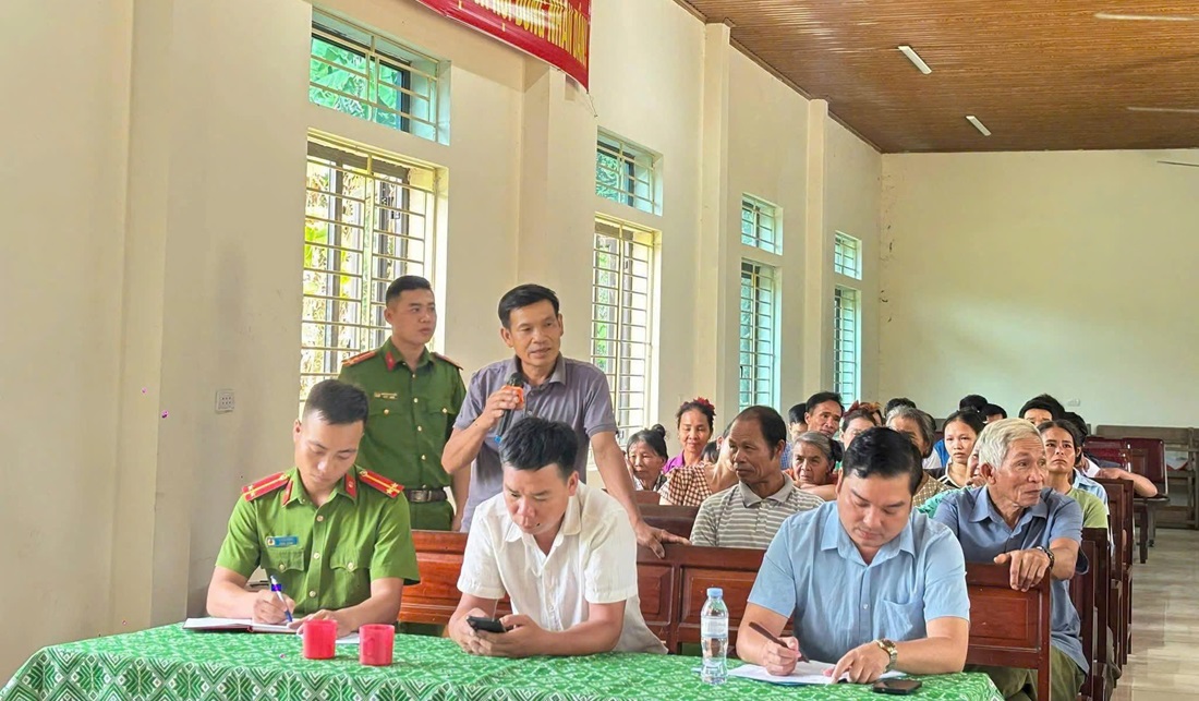 Người dân đóng góp ý kiến tại Diễn đàn 