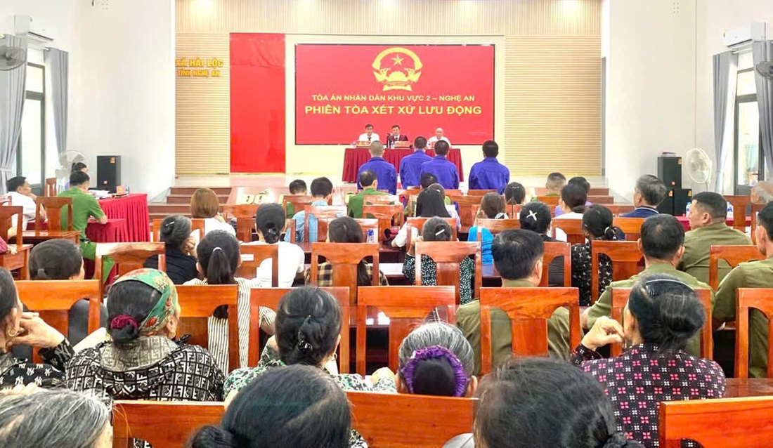 Toàn cảnh phiên tòa