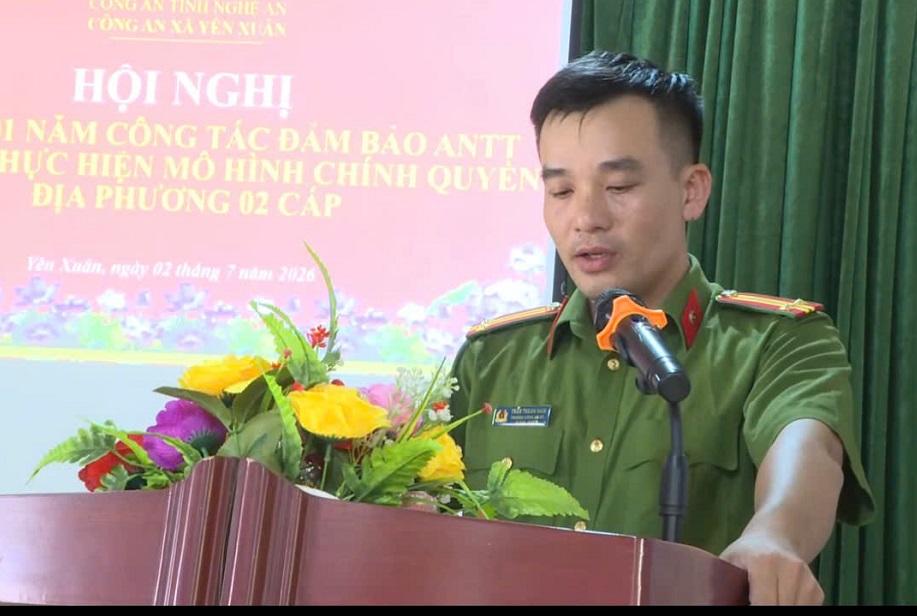 Công an xã phát biểu tại Hội nghị