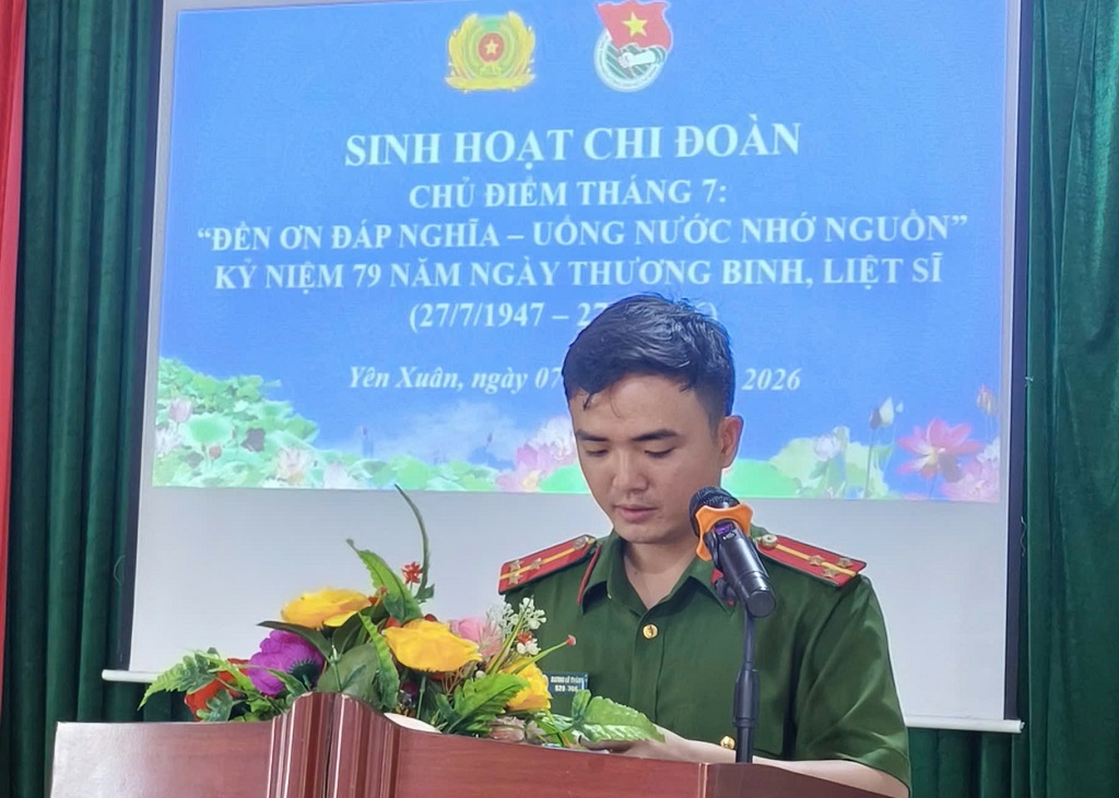 Công an xã phát biểu tại Hội nghị