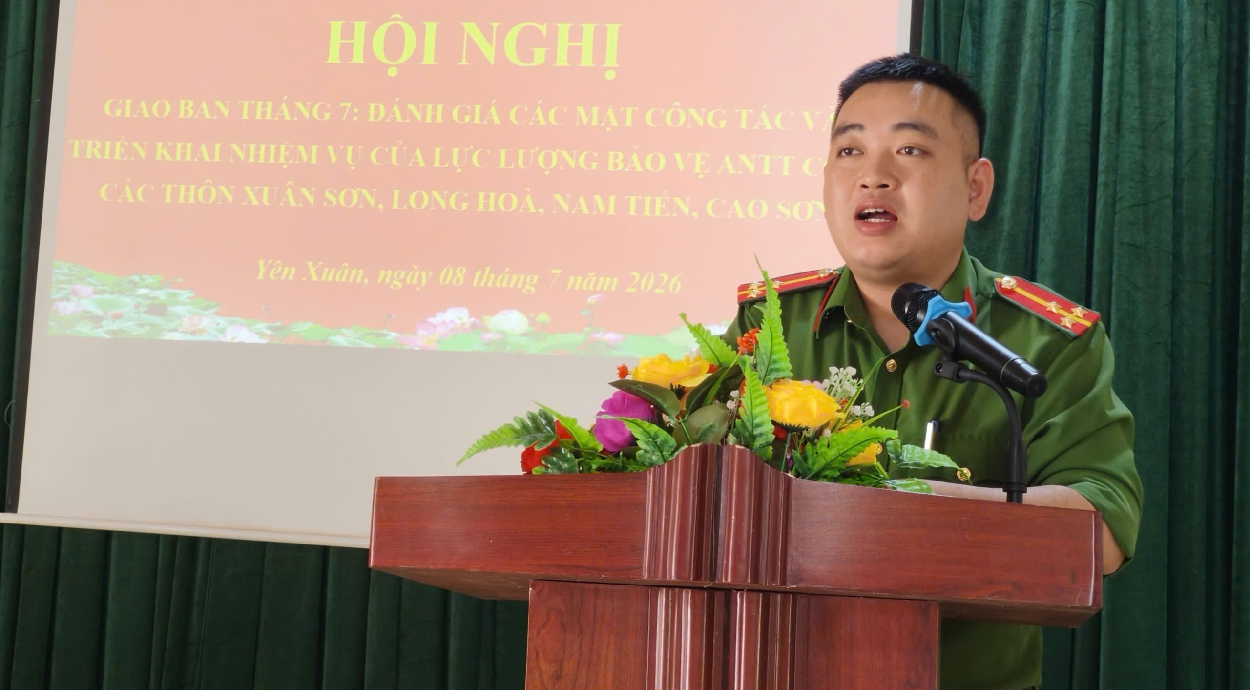 Công an xã phát biểu tại Hội nghị