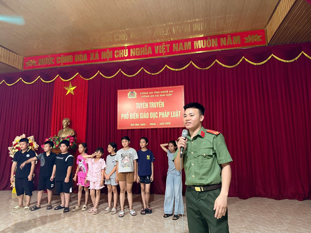 Công an xã tuyên truyền, phổ biến pháp luật