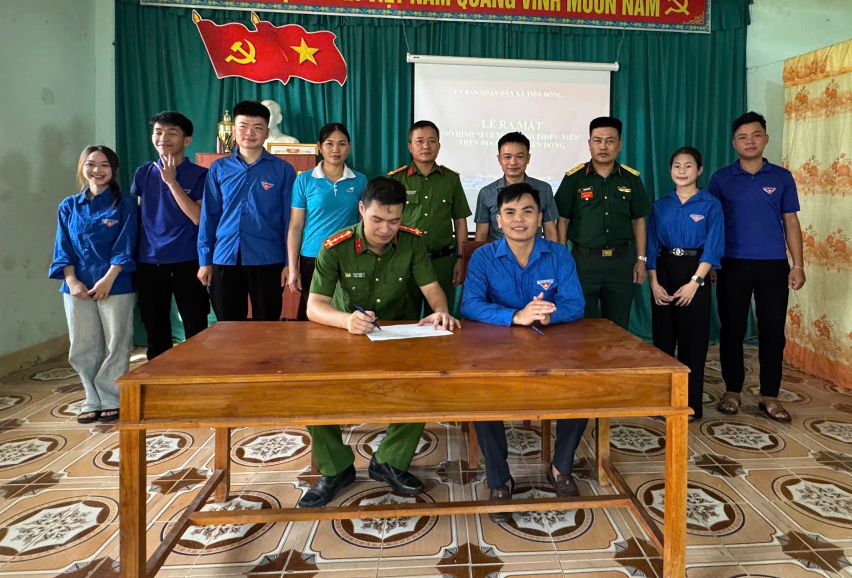 Ký cam kết thực hiện giữa các thành viên tham gia mô hình
