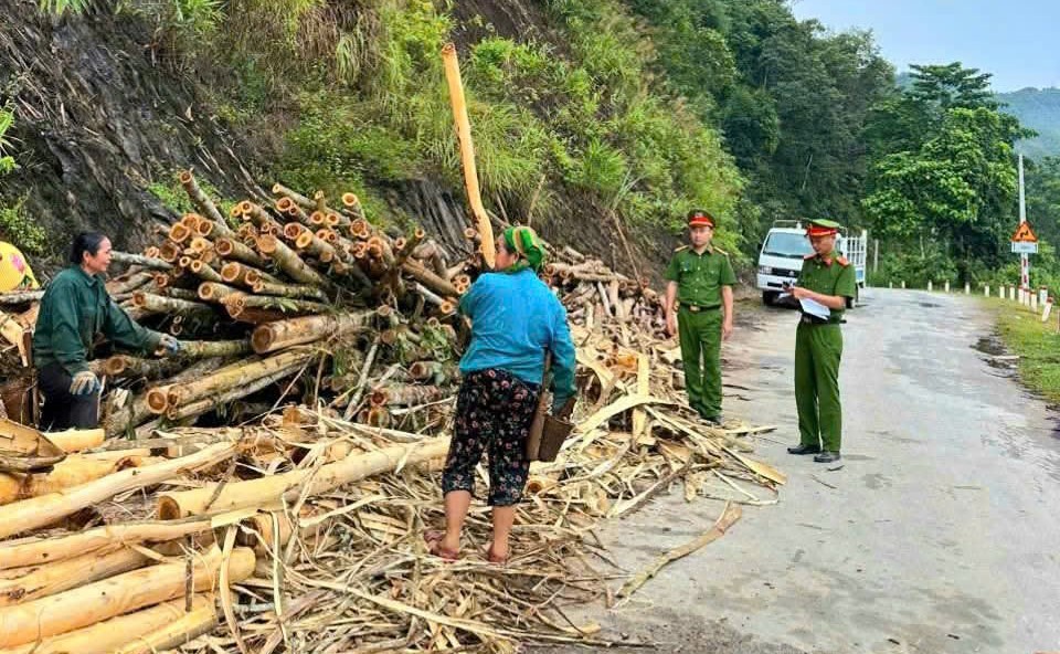 Công an xã tuần tra, kiểm soát nhằm phòng ngừa, phát hiện vi phạm liên quan đến trật tự an toàn giao thông 