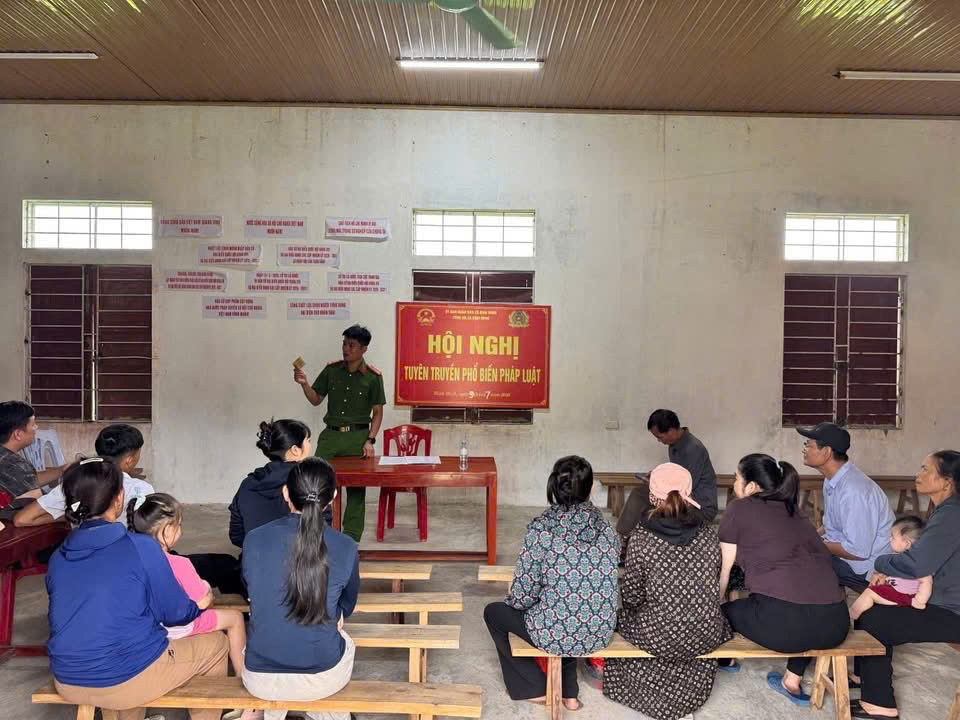 Công an xã tuyên truyền, phổ biến pháp luật