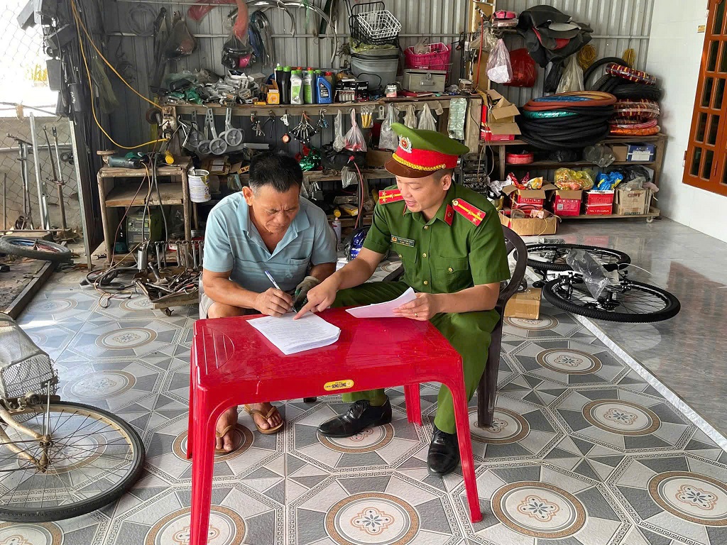 Công an xã tuyên truyền, phổ biến pháp luật