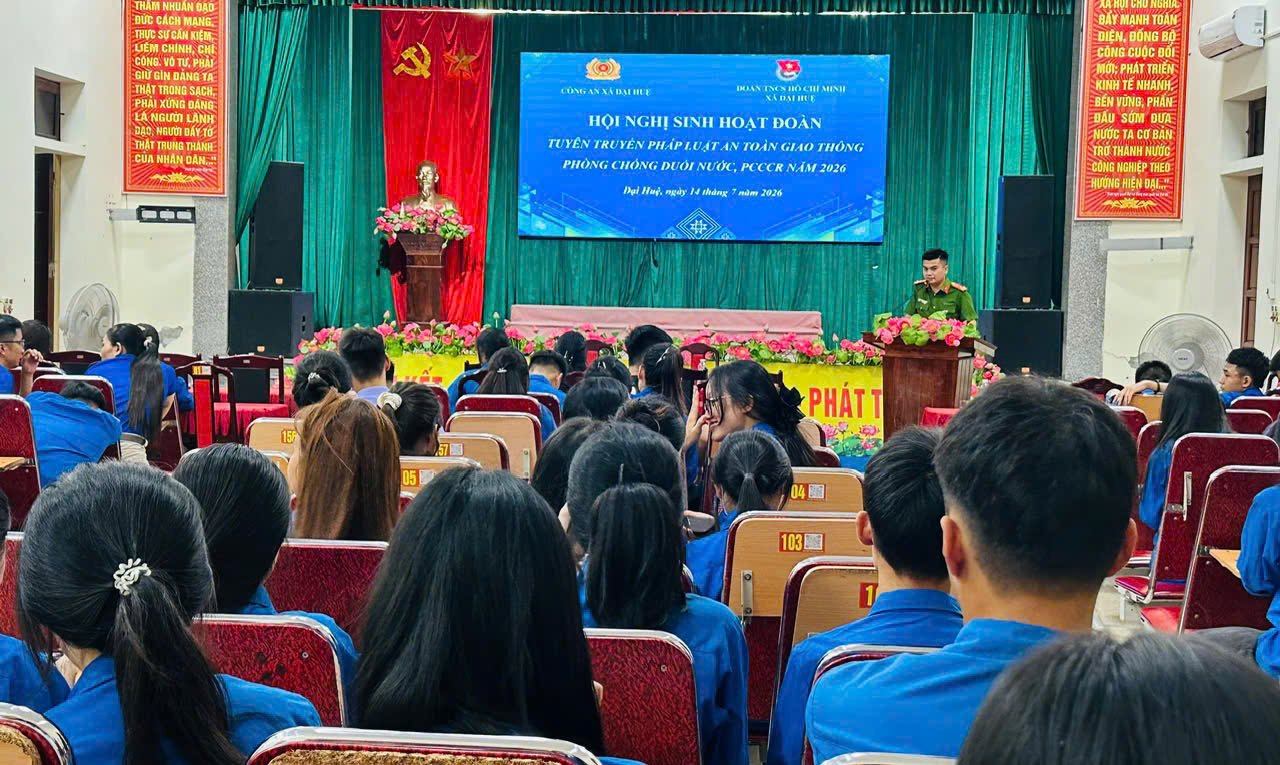 Công an xã tuyên truyền, phổ biến pháp luật cho đoàn viên, thanh niên