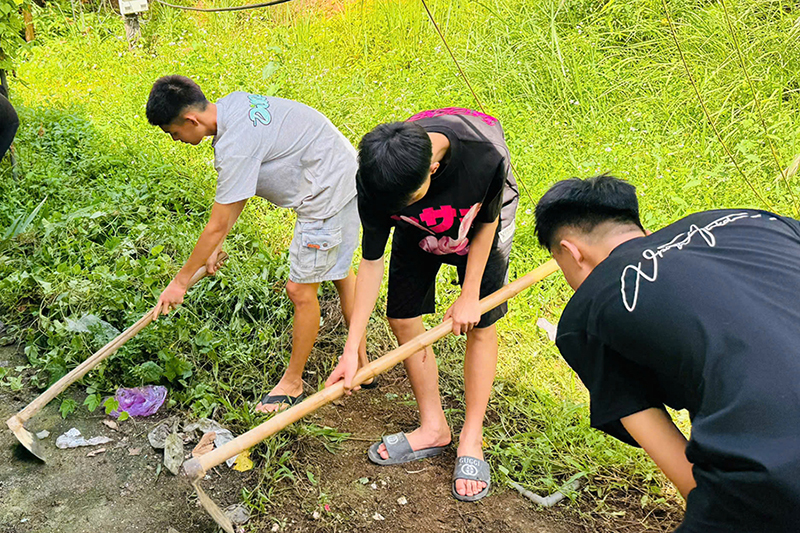 Thanh, thiếu niên tham gia lao động công ích