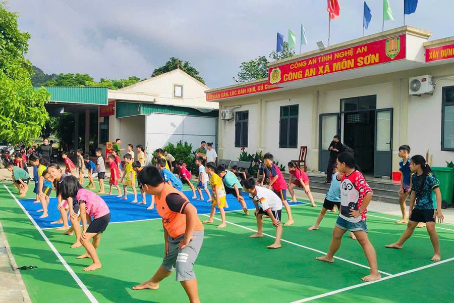 Học sinh được trang bị nhiều kiến thức bổ ích về phòng, chống đuối nước