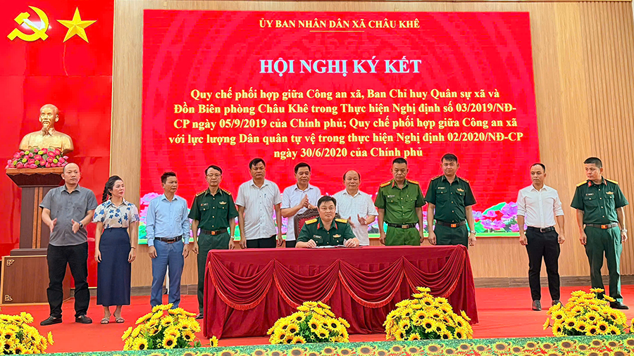Đại diện lực lượng vũ trang ký kết quy chế phối hợp