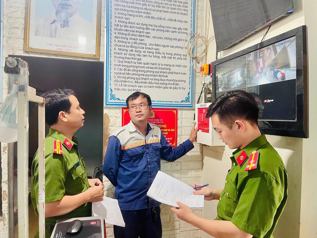 Thực hiện tín hiệu báo cháy nhằm đánh giá khả năng truyền tin và xác minh tin báo