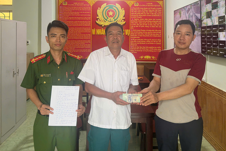 Anh Nguyễn Hàm Khương nhận lại số tiền chuyển khoản nhầm từ gia đình chị Lê Thị Hoa