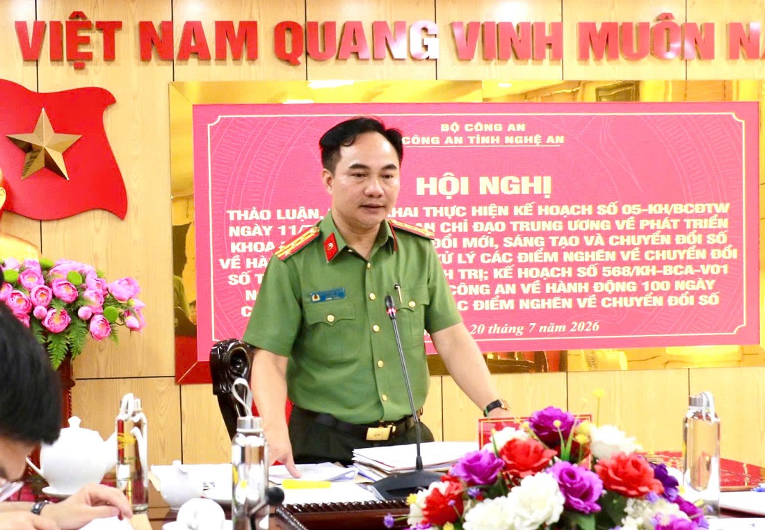 Đồng chí Đại tá Nguyễn Huy Khích, Ủy viên Ban Thường vụ Đảng ủy, Phó Giám đốc Công an tỉnh kết luận Hội nghị