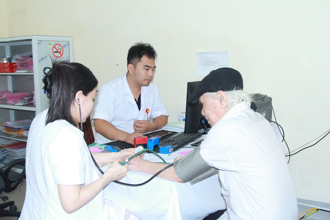 Với đội ngũ y, bác sĩ có trình độ chuyên môn, hệ thống trang thiết bị từng bước được đầu tư đồng bộ cùng thái độ phục vụ tận tình, chu đáo, bệnh viện ngày càng nhận được sự tin tưởng của nhiều người dân trong tỉnh