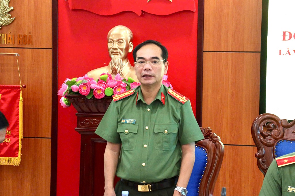 Đồng chí Đại tá Phạm Hữu Trường, Phó Giám đốc Công an tỉnh Nghệ An phát biểu