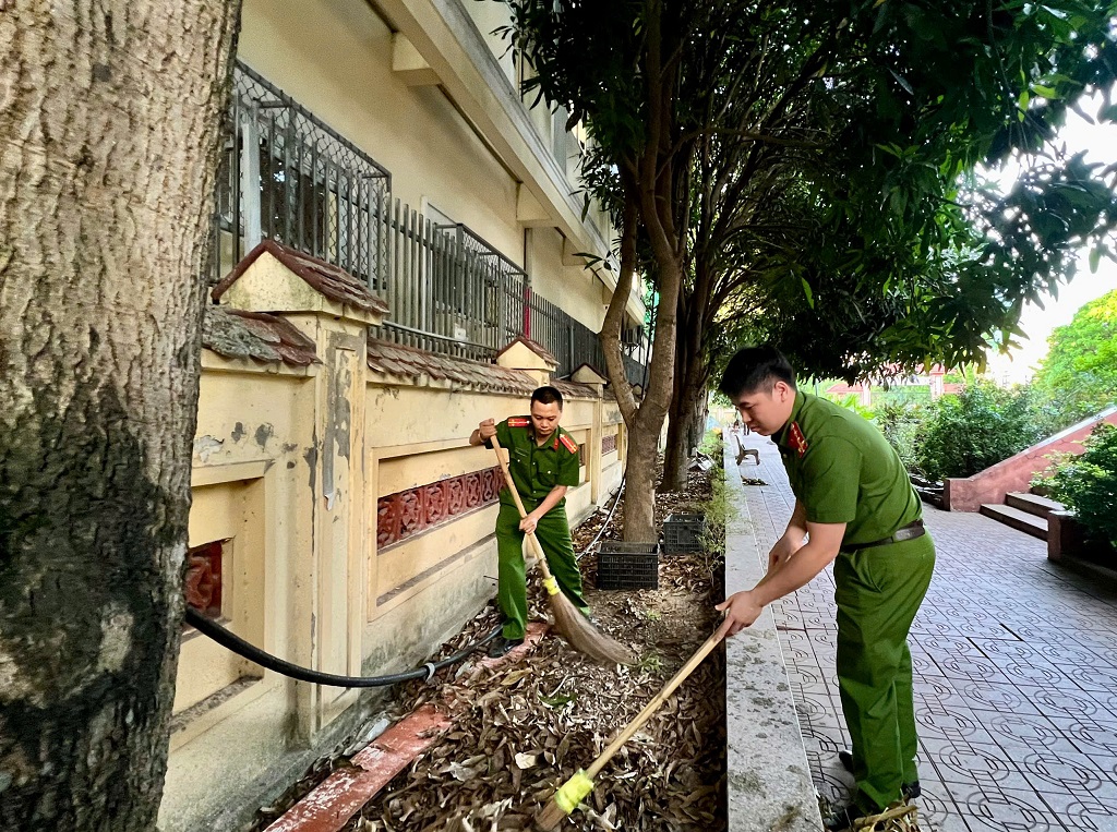 tổ chức vệ sinh môi trường, chỉnh trang khuôn viên Nghĩa trang liệt sĩ