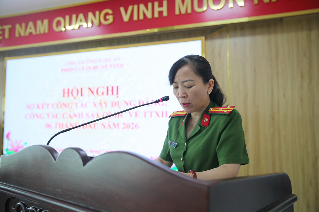 Đại diện đội phát biểu