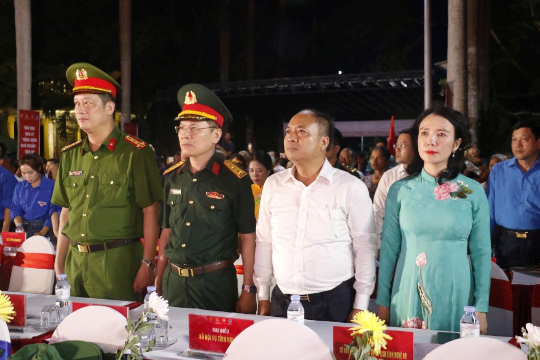 Đồng chí Đại tá Nguyễn Đức Cường - Ủy viên Ban Thường vụ Đảng ủy, Phó Giám đốc Công an tỉnh tham dự buổi lễ