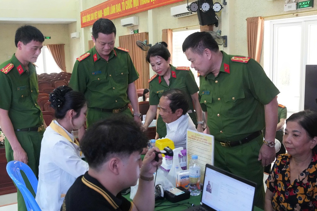 Thân nhân Liệt sỹ chưa xác định thông tin được lấy mẫu sinh phẩm ADN