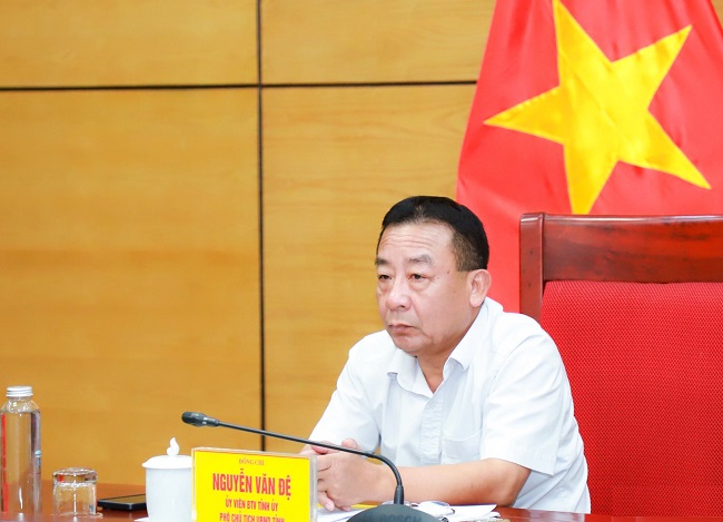 Đồng chí Nguyễn Văn Đệ - Ủy viên Ban Thường vụ Tỉnh ủy, Phó Chủ tịch UBND tỉnh chủ trì tại điểm cầu UBND tỉnh Nghệ An