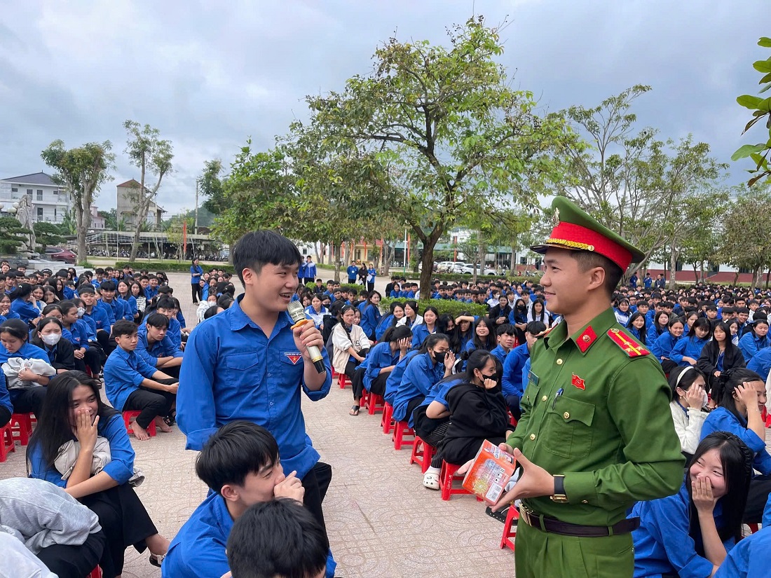 Tuyên truyền pháp luật cho học sinh Trường THPT Lê Lợi, xã Tân Phú