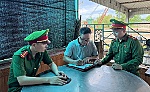 Công an xã Đại Đồng tuyên truyền, ký cam kết chấp hành pháp luật đối với bến thủy nội địa, bãi tập kết cát, sỏi, vật liệu xây dựng