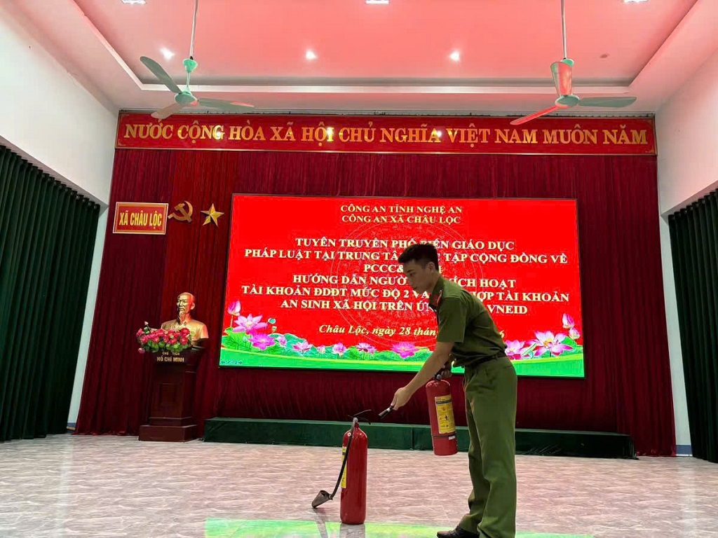 Công an xã Châu Lộc tuyên truyền PCCC