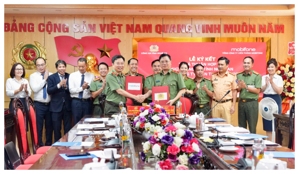 Công an tỉnh Nghệ An và Tổng Công ty viễn thông MobiFone ký kết thỏa thuận hợp tác về chuyển đổi số