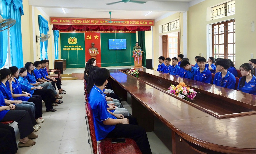 Tuyên truyền, phổ biến, giáo dục pháp luật cho đoàn viên, thanh niên