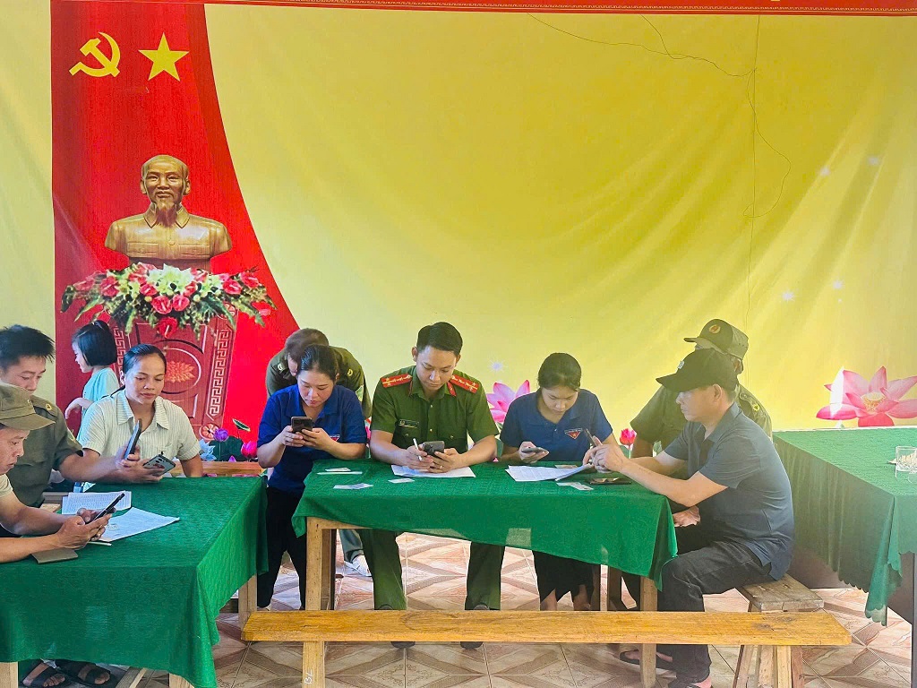 Tăng cường hỗ trợ người dân kích hoạt định danh điện tử