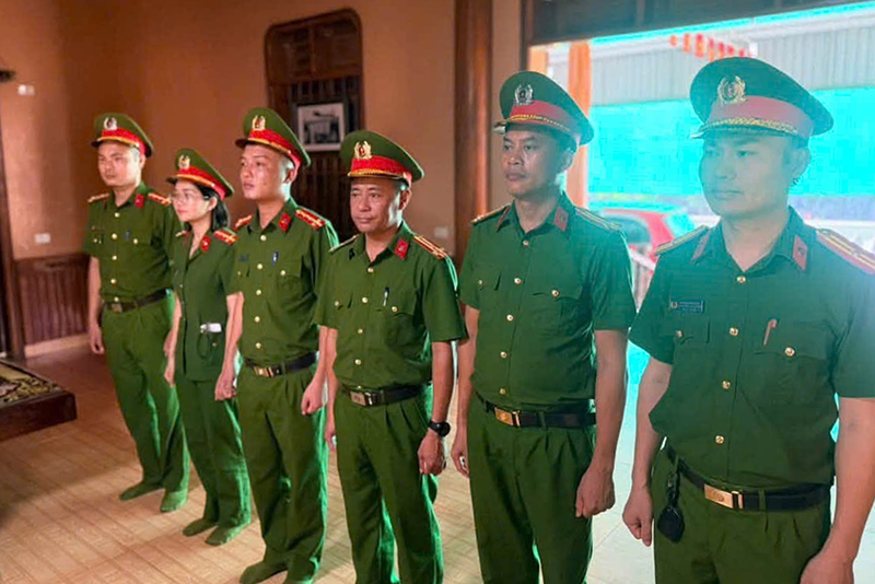 Dâng hoa, dâng hương tri ân Anh hùng Bùi Huy Giáp