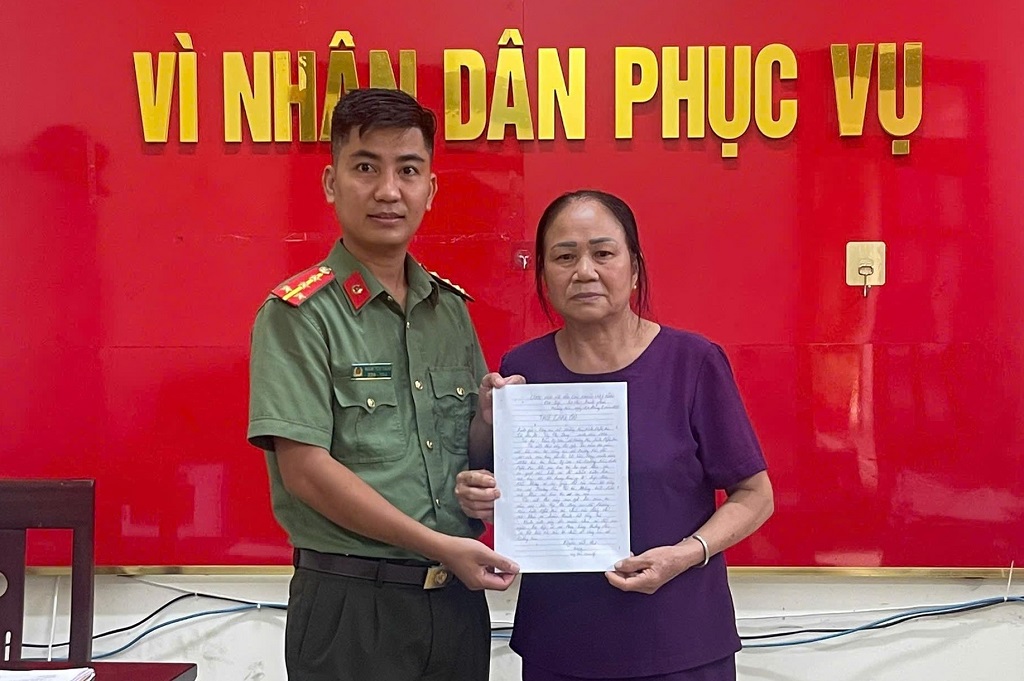 Công an xã Mường Xén kịp thời hỗ trợ, sơ cứu công dân gặp tình trạng nguy cấp