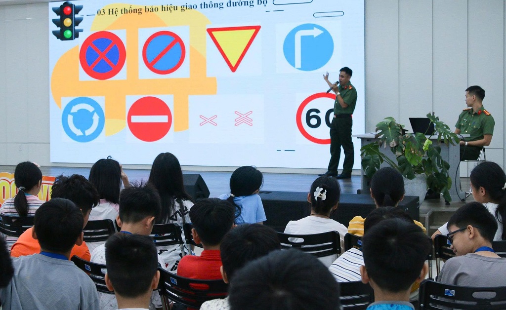 Công an phường Trường Vinh trang bị kỹ năng 