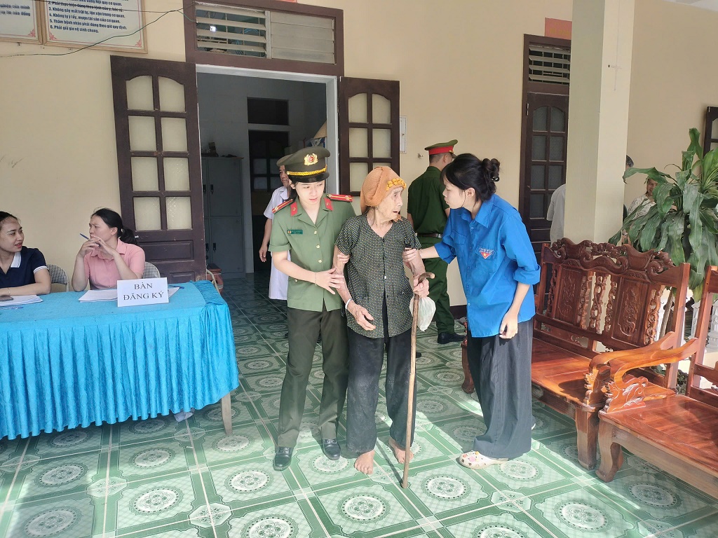 Một số hình ảnh tại buổi khám
