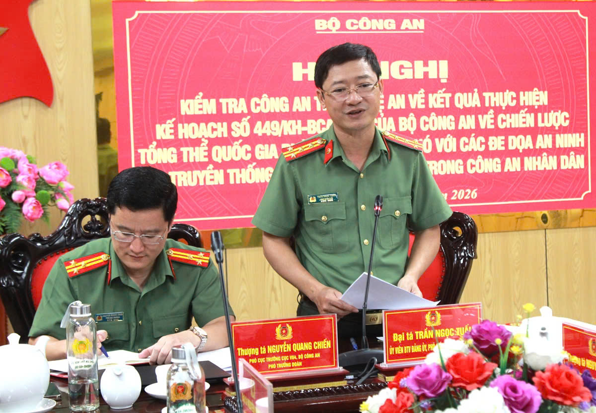 Đồng chí Đại tá Trần Ngọc Tuấn, Ủy viên Ban Thường vụ Đảng ủy, Phó Giám đốc Công an tỉnh phát biểu