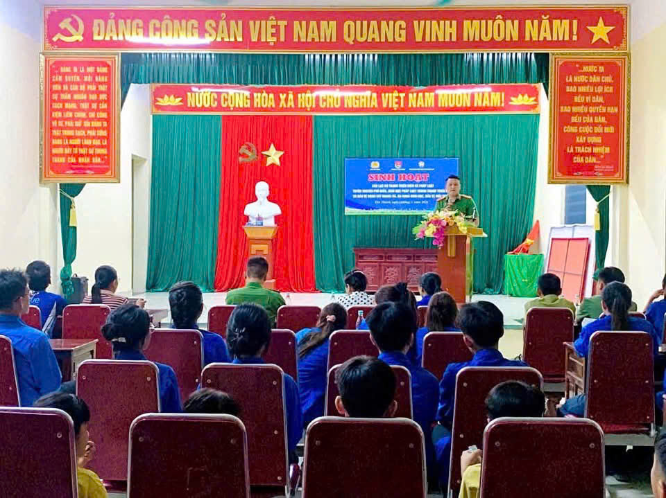 Công an xã tuyên truyền, phổ biến pháp luật