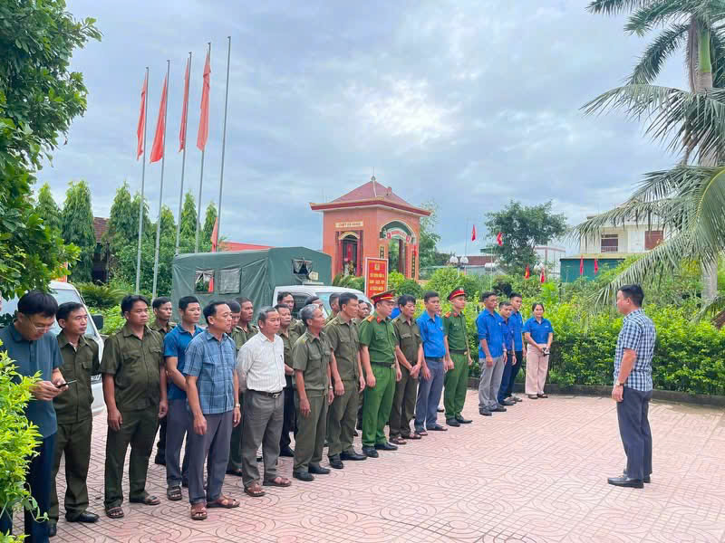 Uỷ ban nhân dân xã tổ chức ra quân