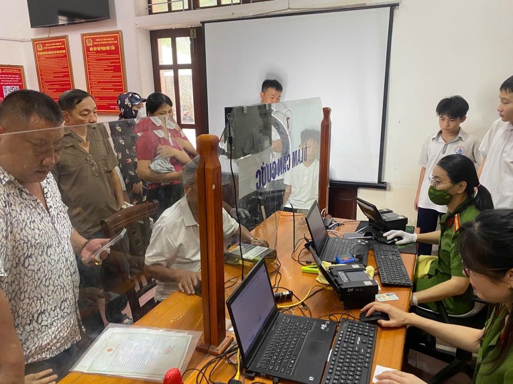 Công an phường Thành Vinh đẩy mạnh chuyển đổi số, nâng cao hiệu quả công tác, phục vụ tốt nhất nhu cầu của Nhân dân