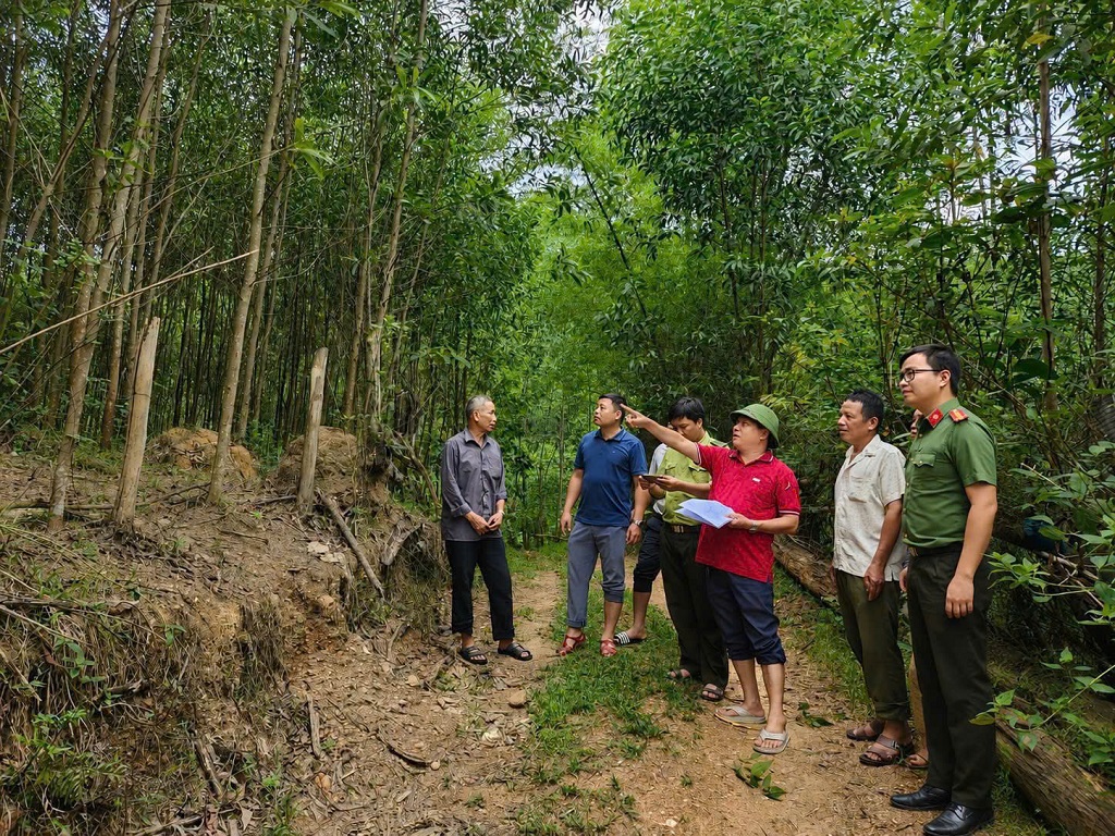 ông an xã Mường Chọng phối hợp rà soát, thu thập dữ liệu phục vụ xây dựng cơ sở dữ liệu quốc gia về đất đai