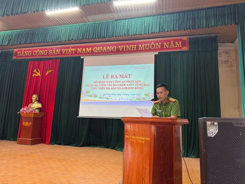 Công an xã phát biểu tại Hội nghị