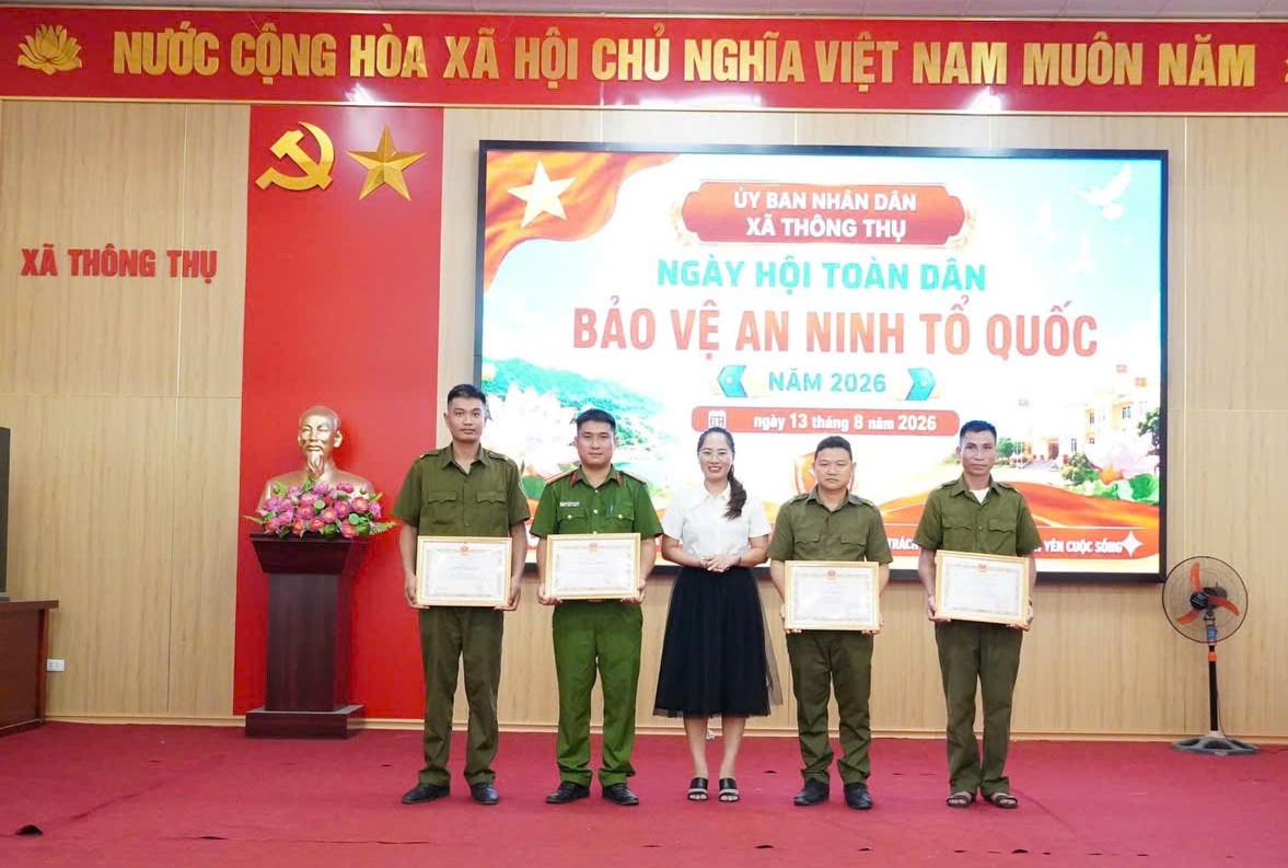 Khen tưởng tập thể, cá nhân có thành tích xuất sắc
