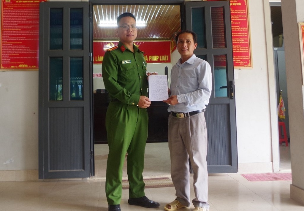Anh Lầu Bá Rê viết thư cảm ơn Công an xã Nậm Cắn