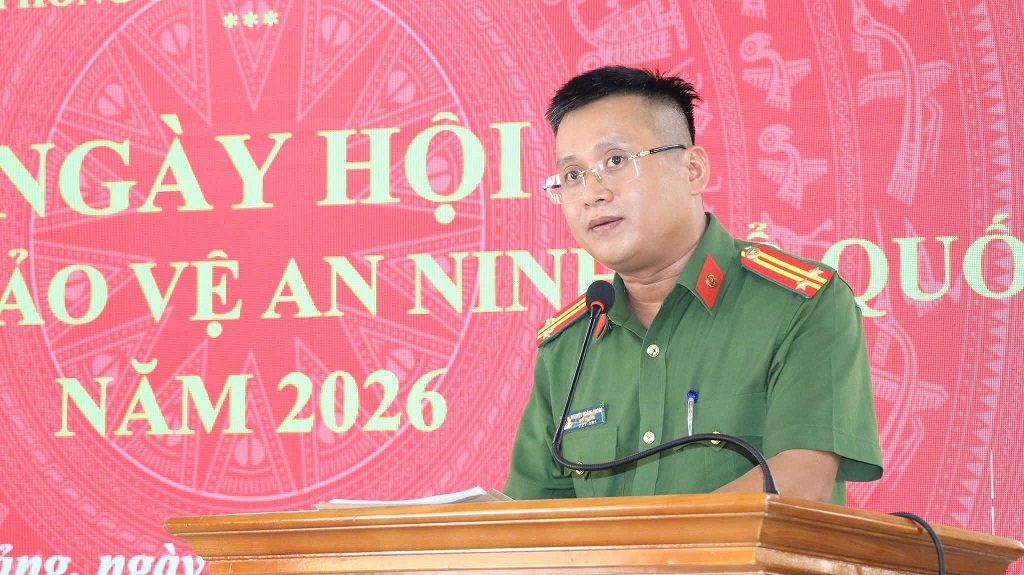 Đại diện Chỉ huy Công an xã Kim Bảng phát biểu tại Ngày hội