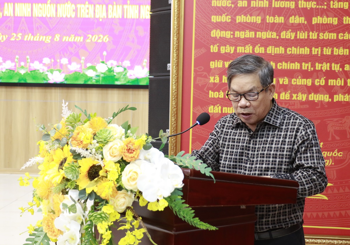 PGS.TS Mai Quang Hiện, đại diện Ban Chủ nhiệm đề tài trình bày báo cáo đề dẫn hội thảo