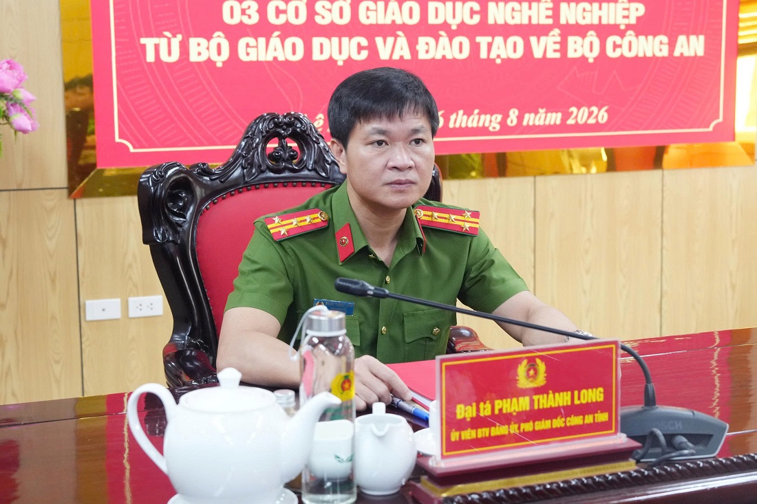 Đồng chí Đại tá Phạm Thành Long, Ủy viên Ban Thường vụ Đảng ủy, Phó Giám đốc Công an tỉnh chủ trì tại điểm cầu Công an tỉnh Nghệ An