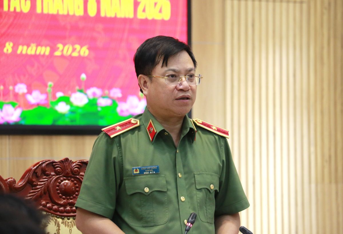 Đồng chí Thiếu tướng Đinh Việt Dũng, Ủy viên Ban Thường vụ Tỉnh ủy, Bí thư Đảng ủy, Giám đốc Công an tỉnh phát biểu chỉ đạo tại Hội nghị