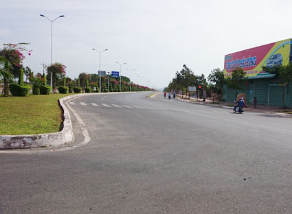 QL51B đoạn từ vòng xoay Cửa Lấp tới phường 11 đã hoàn thiện nhưng chưa có hệ thống biển báo.