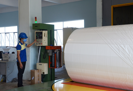 Công ty CP Giấy Sài Gòn – Mỹ Xuân tiết kiệm điện bằng biện pháp vận hành các thiết bị có công suất lớn vào giờ thấp điểm.