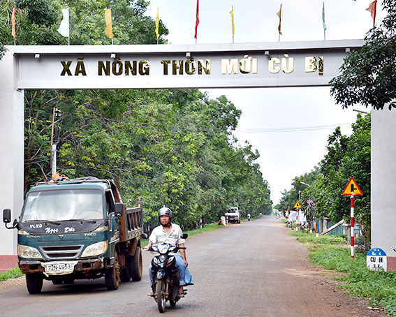 Đường vào xã Cù Bị được đầu tư xây dựng đã làm thay đổi bộ mặt nông thôn xã Cù Bị (huyện Xuyên Mộc) hôm nay.