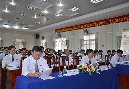 Các đại biểu tham dự kỳ họp.